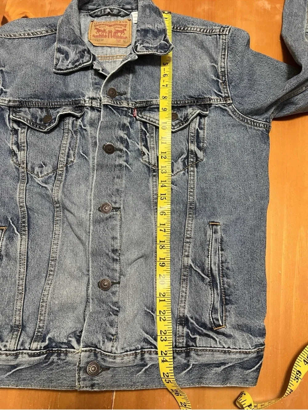 Levi's 72334-0139 Men's Medium Denim Trucker Jacket Faded Distressed Blue Jean M